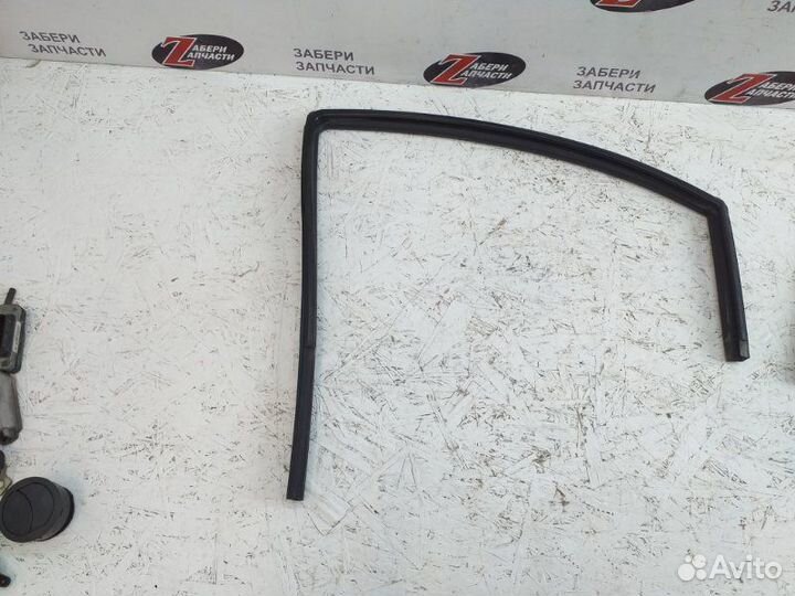 Уплотнитель стекла двери Chevrolet Aveo Т250 седан