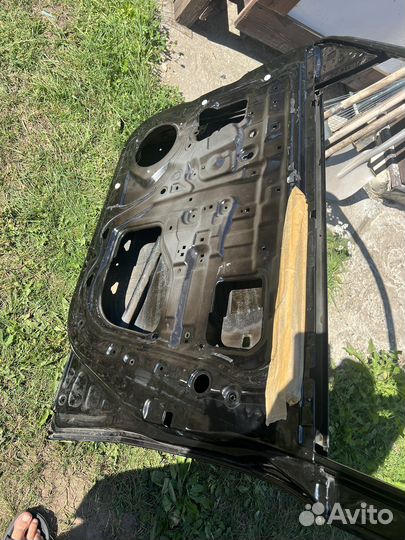 Передние двери правые geely emgrand x7