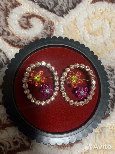 Брошь 2 одинаковые