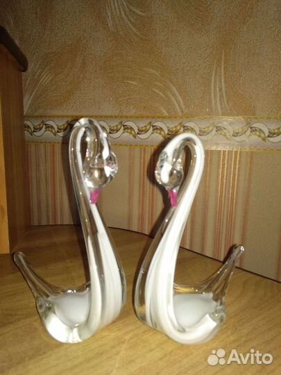 Лебедь стекло