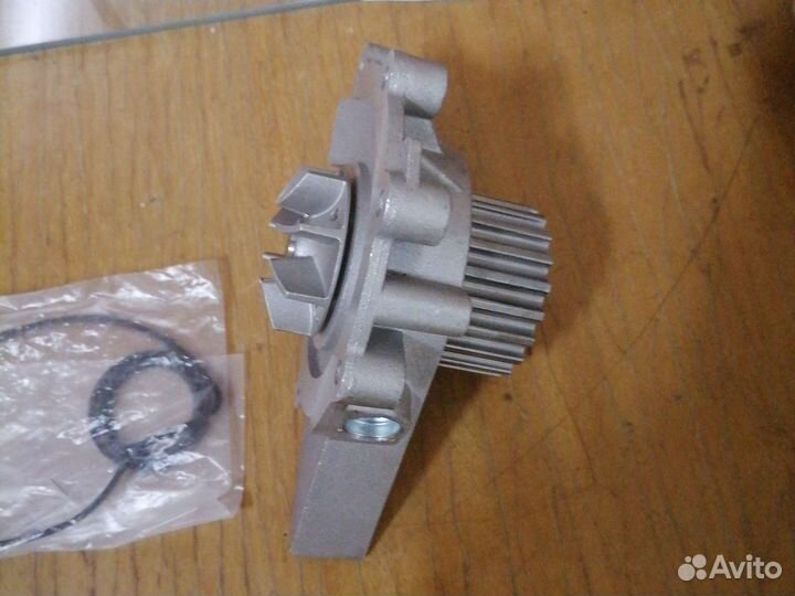 Помпа водяная Peugeot, Citroen передняя часть