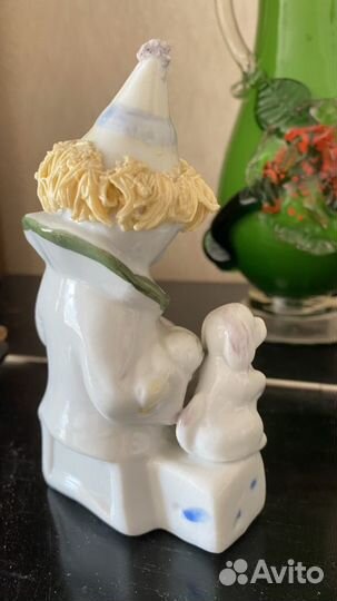 Фарфоровый клоун с собакой