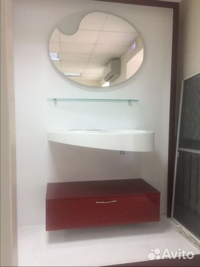 Раковина из камня и тумба подвесная