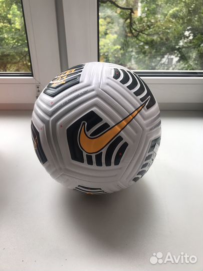 Футбольный мяч профессиональный Nike