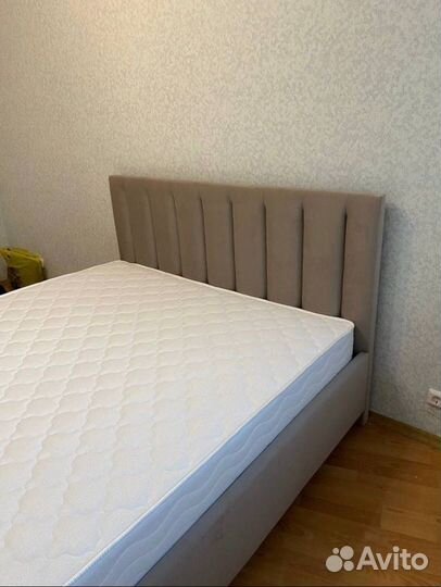 Кровать двухспальная с матрасом 160 200