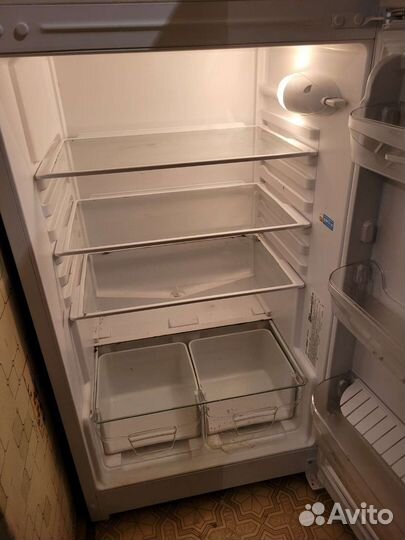 Холодильник Indesit TIA 14