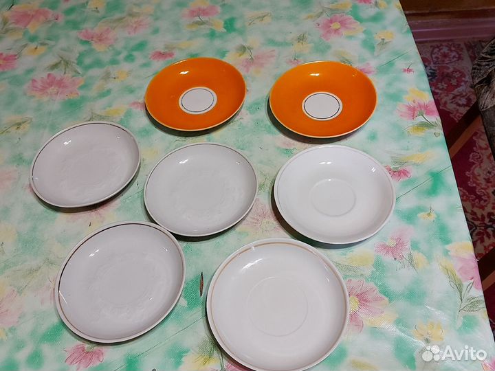 Чайные блюдца
