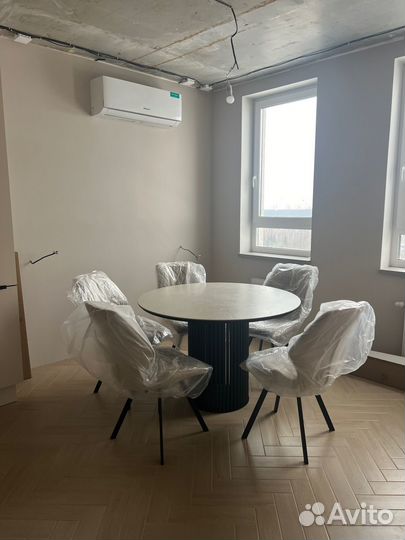 Стулья с поворотным механизмом Велюр