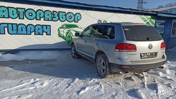 Крепление АКБ Volkswagen Touareg 7L0801283D Отличное состояние