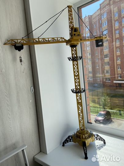 Кран большой на пульте управления