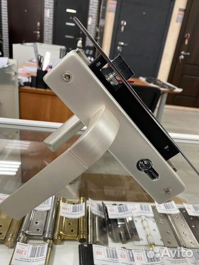 Замок врезной N109-70 Л (бел. жемчуг)