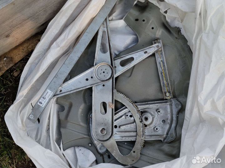 Стеклоподъемник электр. передний Renault Fluence