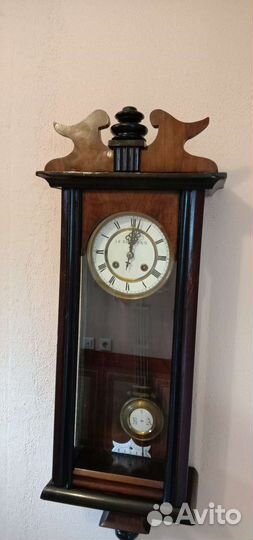 Старинные настенные часы с боем