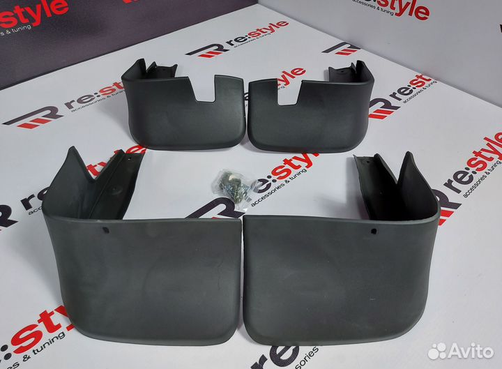 Брызговики Toyota Harrier 30 2003-2009 U988