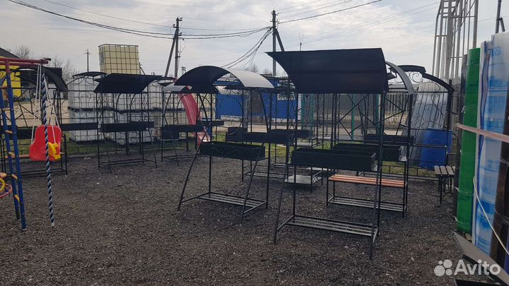 Мангал с крышей