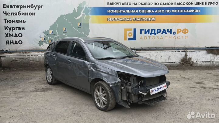 Накладка стекла переднего левого LADA Vesta 845003