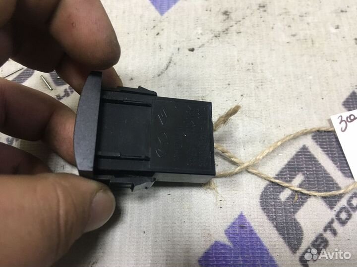 Заглушка кнопки Хендай Элантра