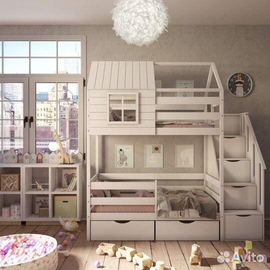 Двухъярусная кровать с лестницей-комодом