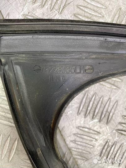 Б/У уплотнительная резинка стекла передний левый