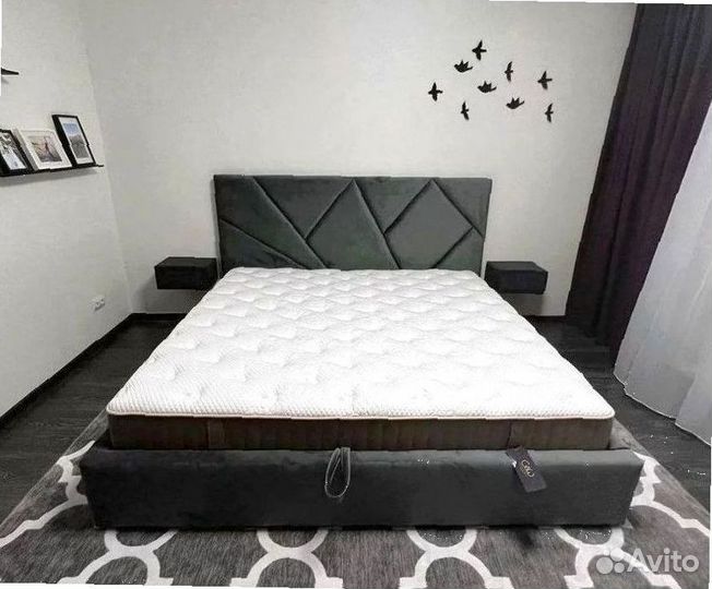 Кровать с мягким изголовьем