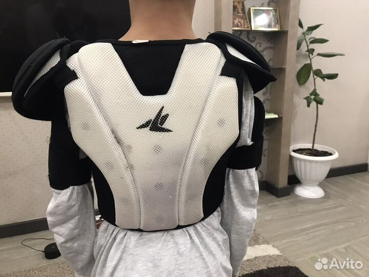 Нагрудник хоккейный mega