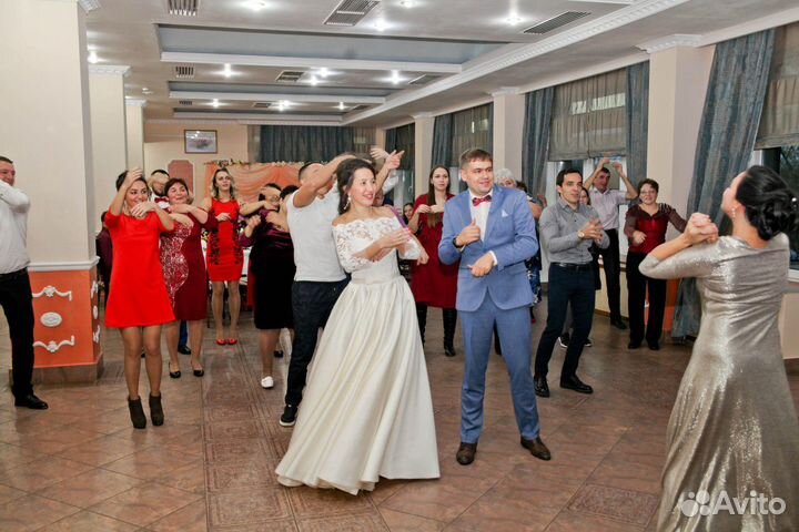 Ведущая на свадьбу юбилей