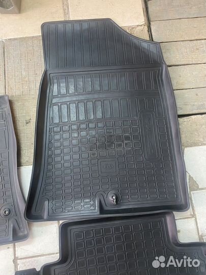 Автомобильные коврики резиновые