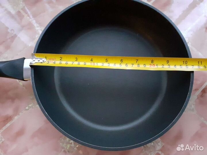 Сковорода с антипригарным покрытием