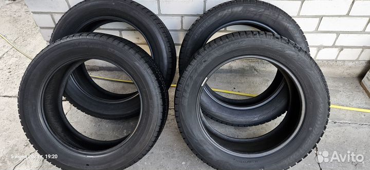 Bridgestone Blizzak VRX2 215/55 R17