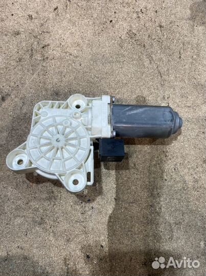 Моторчик стеклоподъемника задний правый Mercedes