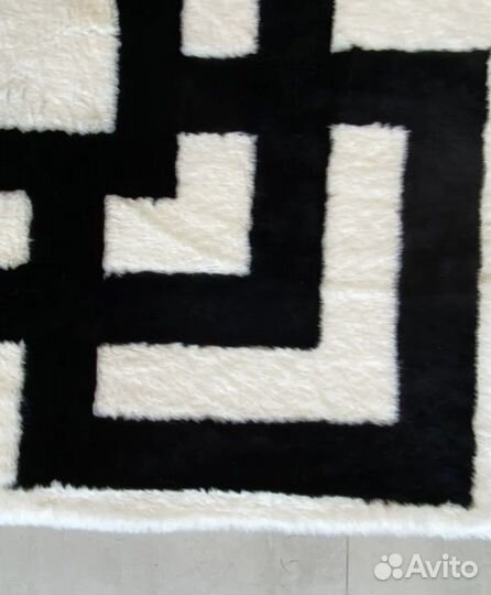 Ковер из натуральной шкуры с натуральным мехом