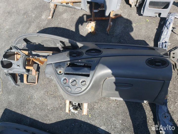 Торпедо Ford Focus 1 1998-2005