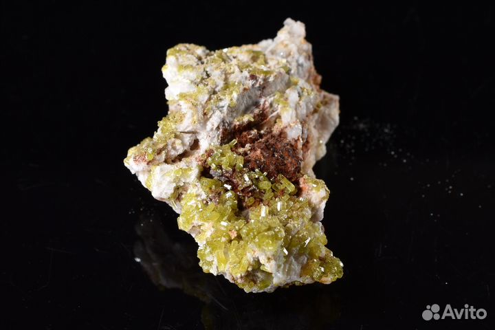 Друза кристаллов. Пироморфит на кварце. Лот №557