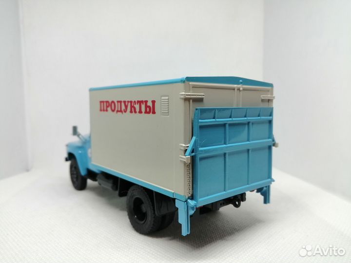 Модель ЗИЛ-130 «Продуктовый фургон» У-165