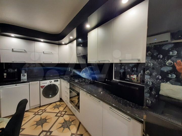 2-к. квартира, 73 м², 2/10 эт.