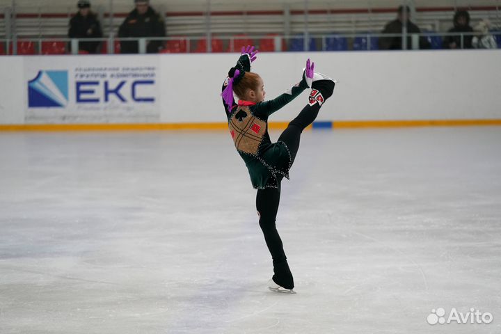 Костюм для выступлений по фигурному катанию