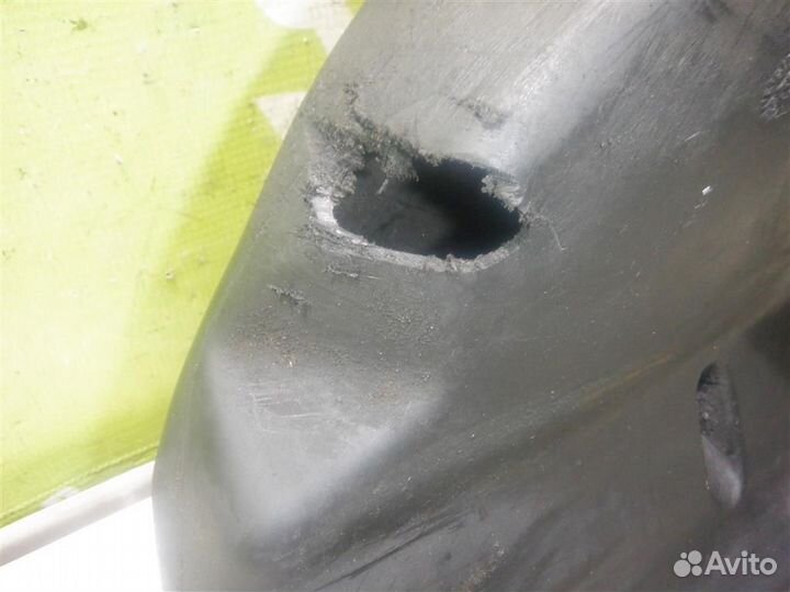 Патрубок воздушного фильтра Ауди 80 90 Б3