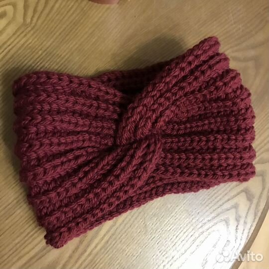 Вязаные шапки, полоски, шарфы, варежки
