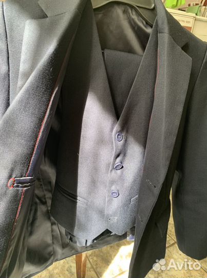 Костюм-тройка темно-синий р.32