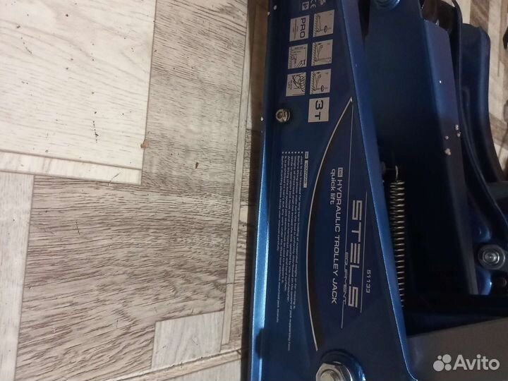 Домкрат подкатной 3т stels совсем новые