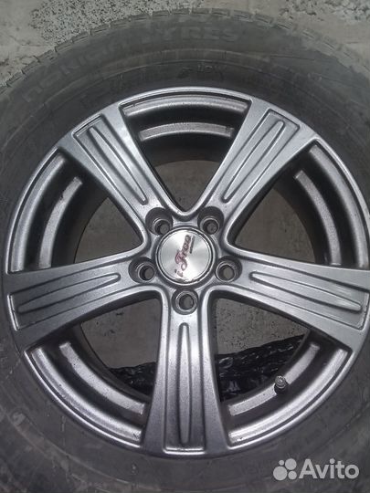 Продам комплект колёс