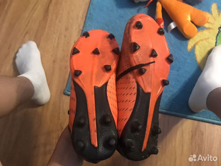 Футбольные бутсы adidas