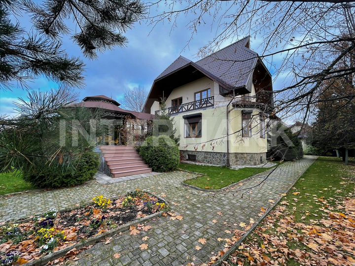 Дом 343 м² на участке 18 сот.