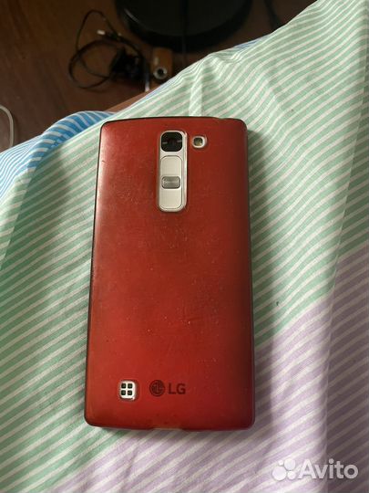 Телефон LG