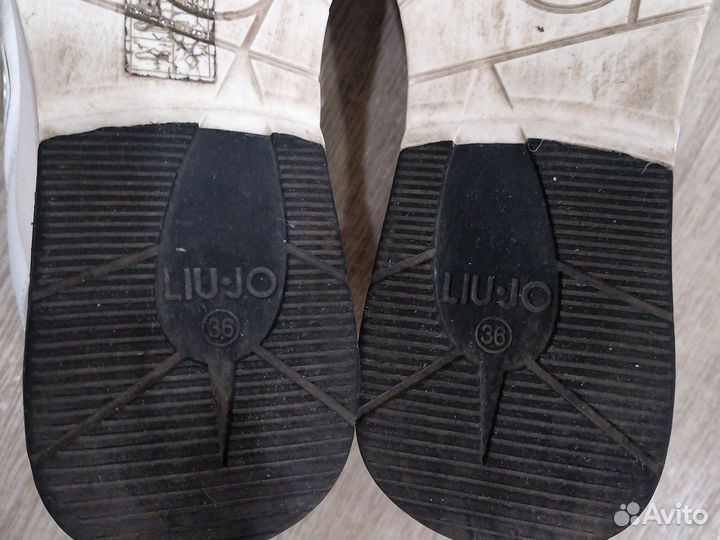 Кроссовки женские