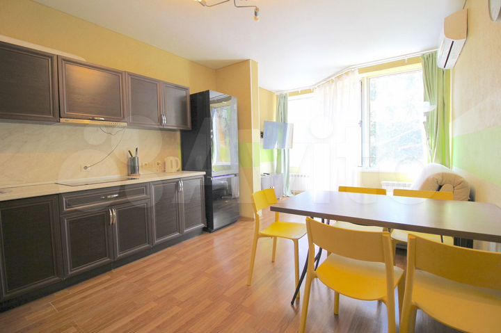 3-к. квартира, 90 м², 3/17 эт.