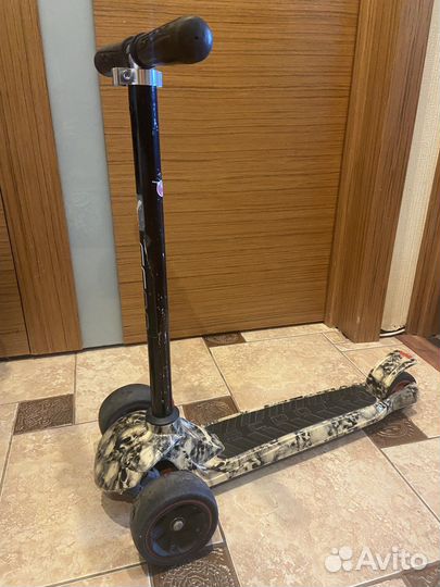 Самокат трехколесный scooter