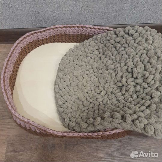 Лежанка для кошек и собак мелких пород