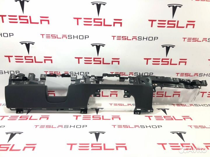 Декоративная накладка торпедо нижняя Tesla Model X