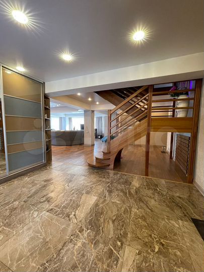 Дом 205 м² на участке 10 сот.